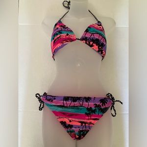 🌞NWOT California Waves Hawaiian Print Triangle Top with Bikini Bottoms A